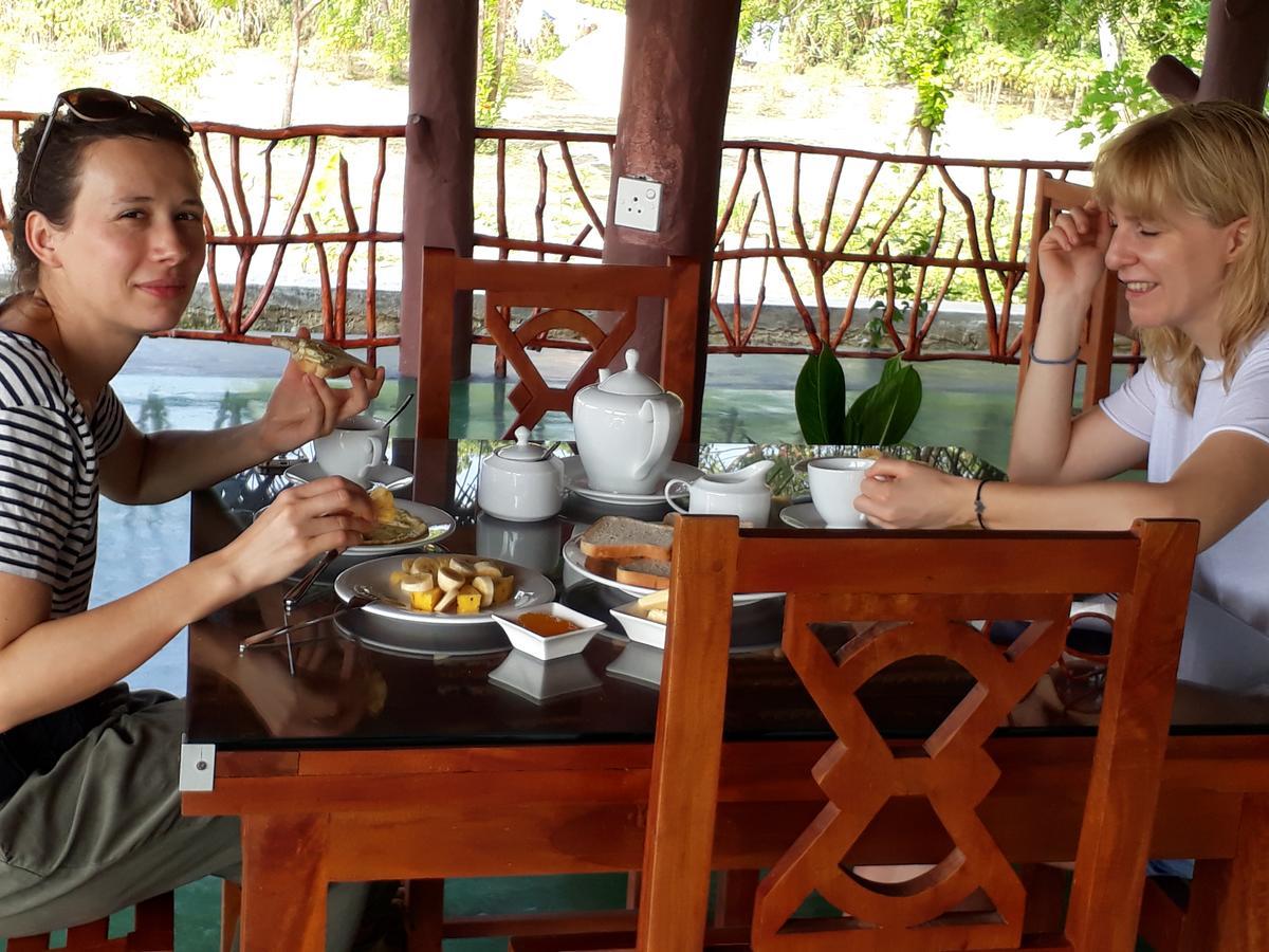 Pearl Cave Cabanas & Resturant Tangalle Buitenkant foto