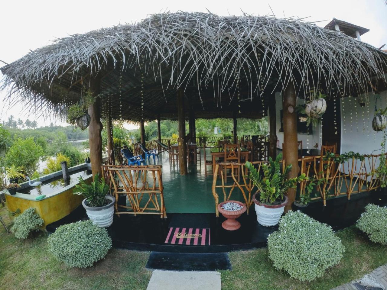 Pearl Cave Cabanas & Resturant Tangalle Buitenkant foto