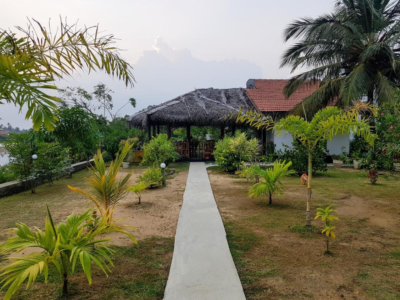 Pearl Cave Cabanas & Resturant Tangalle Buitenkant foto