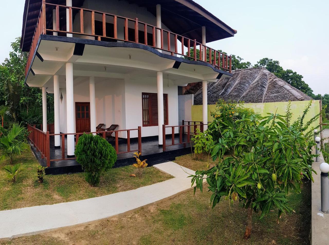 Pearl Cave Cabanas & Resturant Tangalle Buitenkant foto